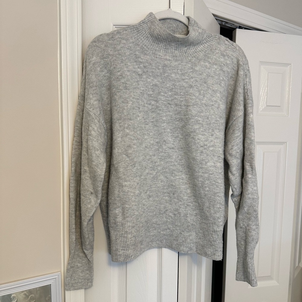 Label of Graded Good Cozy Gray Knit Sweater
